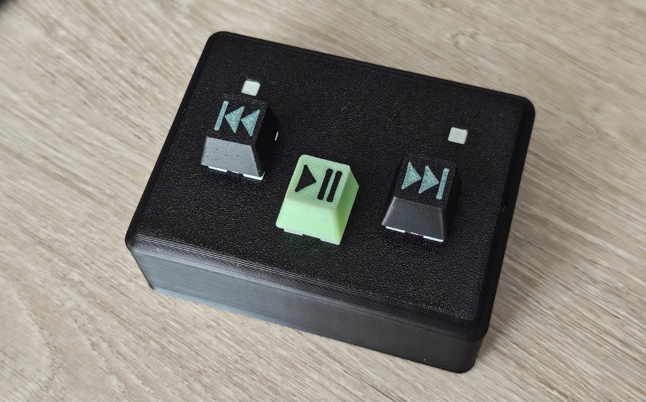 A photo of the Go box / macro pad